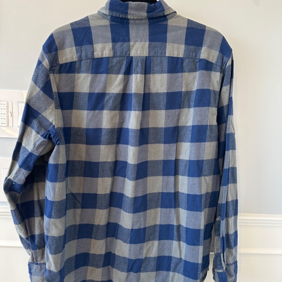 Vineyard Vines button up - Picture 2 of 2